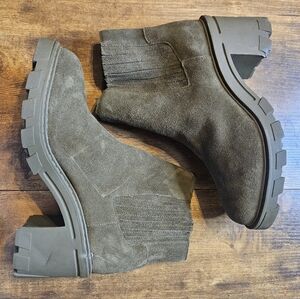 NEW BCBGeneration 6.5 US 37 EU Tulina Lug Sole Chelsea Bootie Green Suede SCUFFS